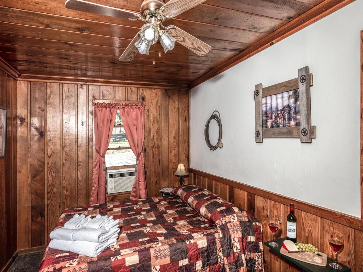 Apache Village Cabinette 15, Queen Bed, Midtown, Sleeps 2 Ruidoso Dış mekan fotoğraf